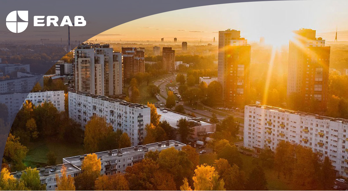 Soluppgång över en byggnadskomplex